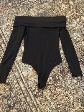 Aritzia Contour Black Top with Brand Label (XS)
